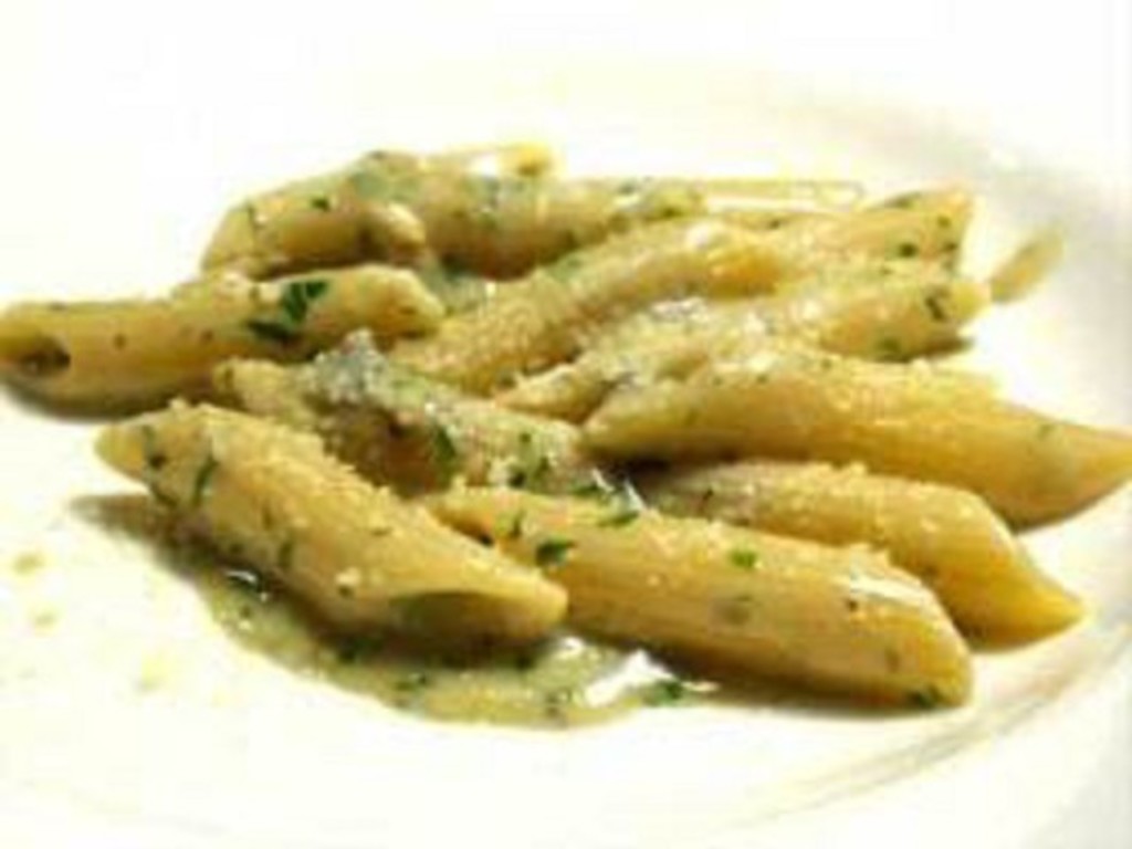 Mezze penne alla rucola, pinoli e ricotta