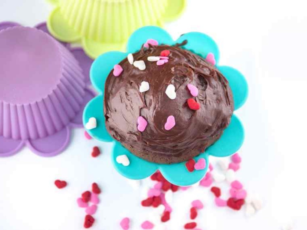 Muffin di cioccolato con glassa di cioccolato "Nonni adorati"