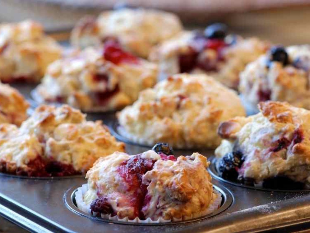 Muffin di pere, lamponi e fiocchi di avena