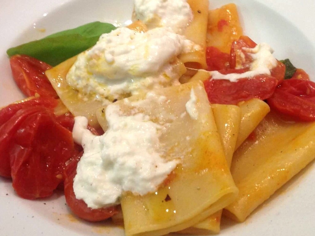 Paccheri con pomodorini e ricotta