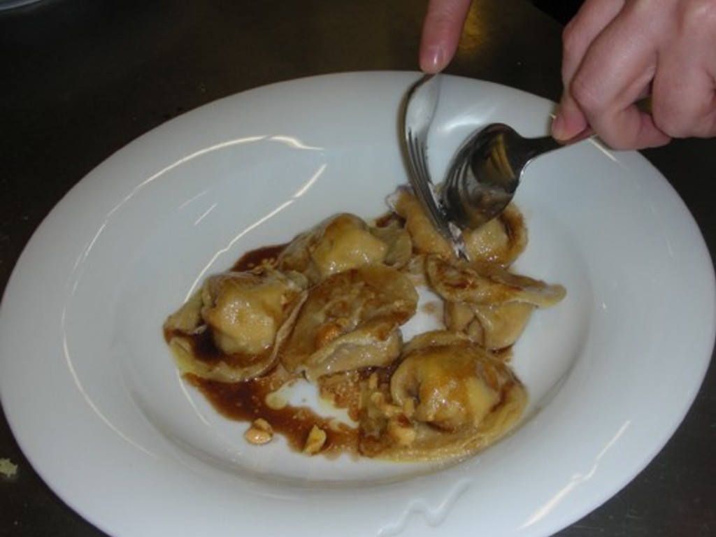 Cappellacci di nocciole del Piemonte con pere Martin al vino rosso