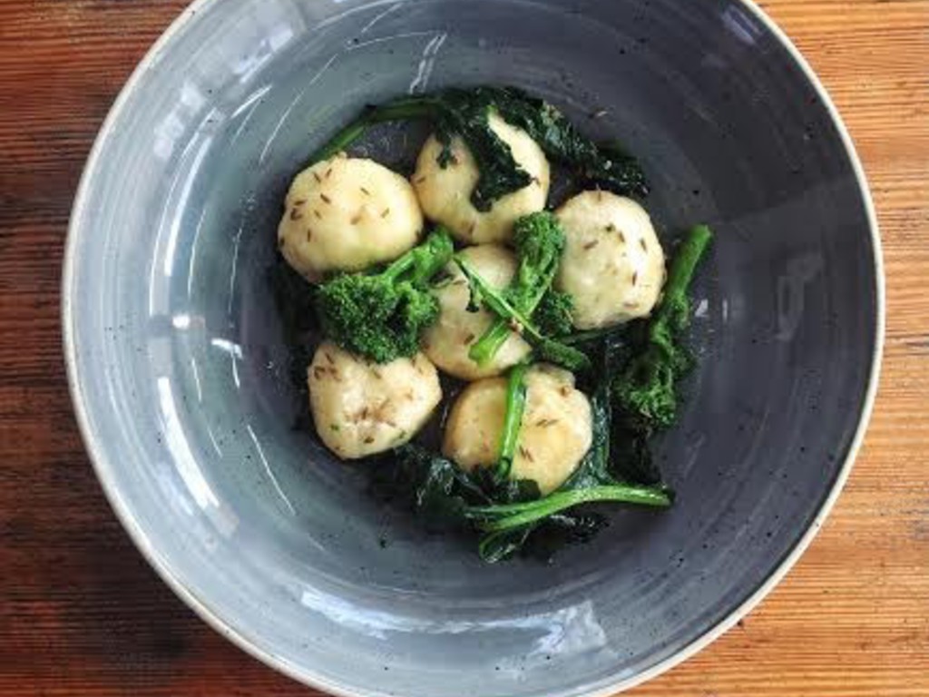 Gnudi di ricotta di bufala, cime di rapa, semi di finocchio
