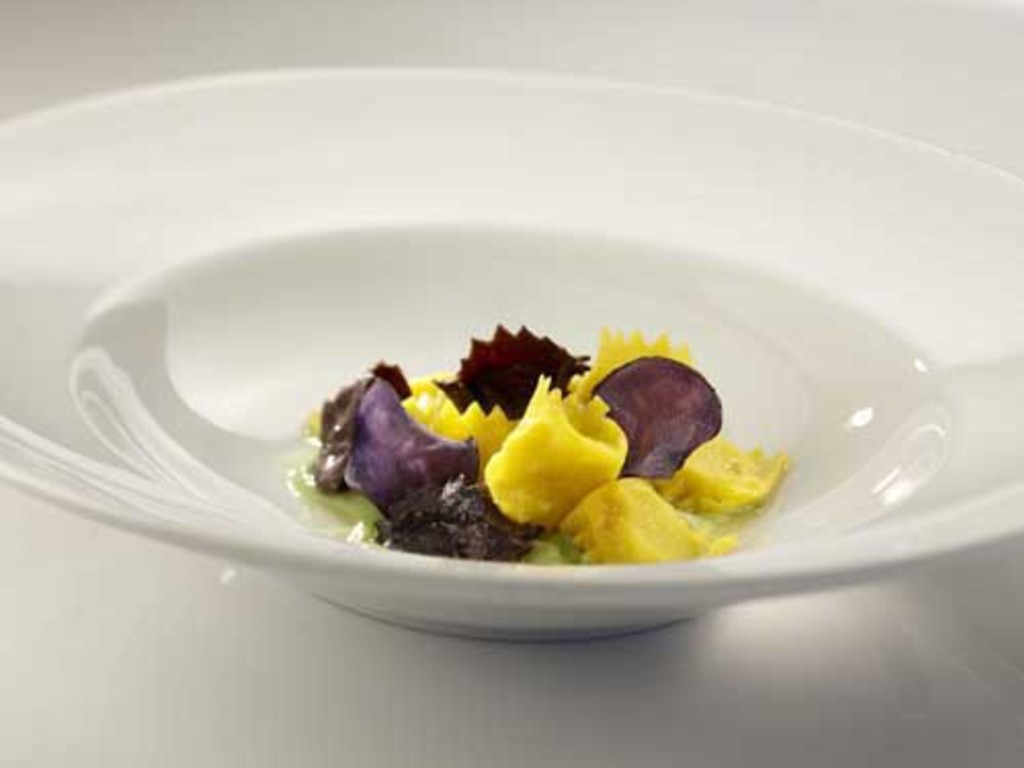 Ravioli di farina di carruba con Salampatata, salsa di Cavolo di Montalto alle spezie
