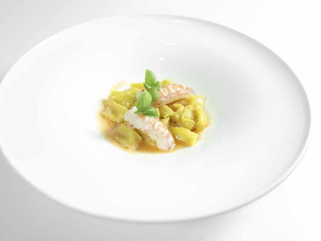Ravioli di gorgonzola, infuso di melone e sedano rapa