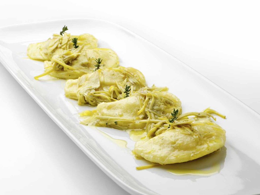 Ravioli di ricotta e carciofi saltati