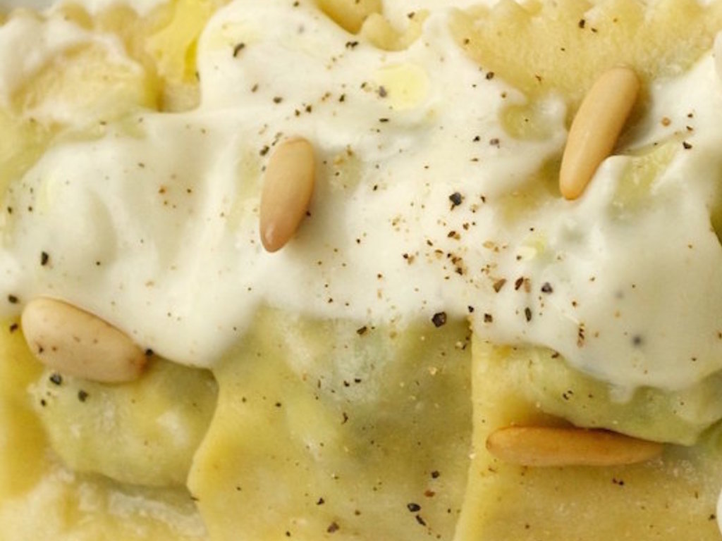 Ravioli di ricotta e pinoli