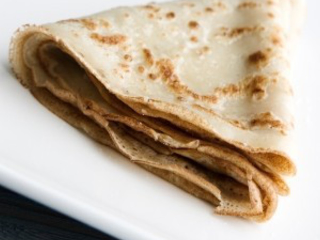Crepes dolci con noci e panna