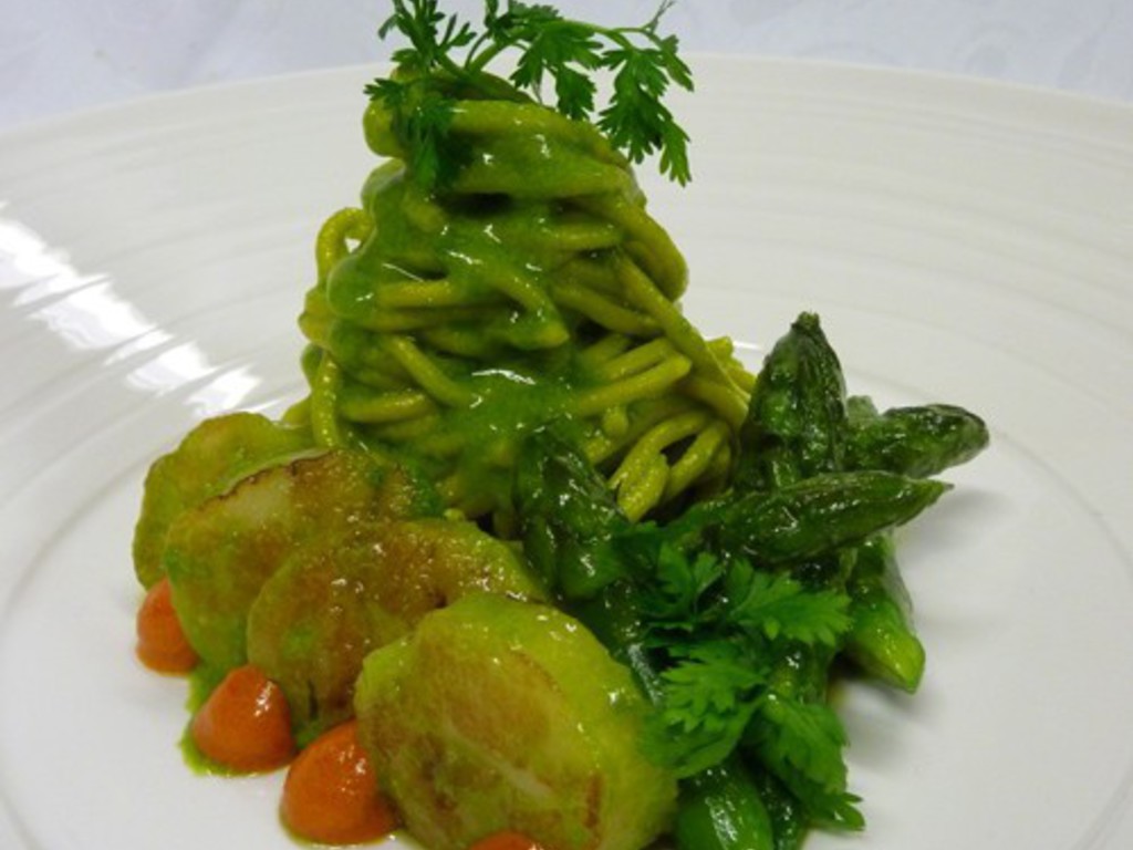 Bigoi con asparagi verdi di Conche e capesante
