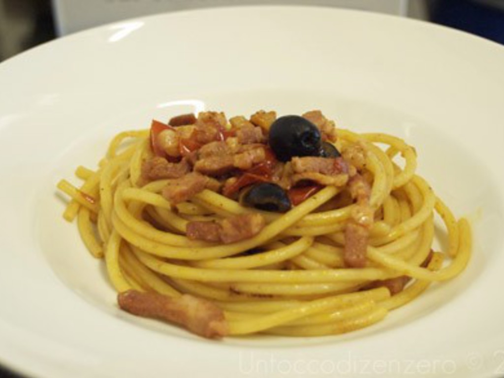 Bucatini in salsa aragonese