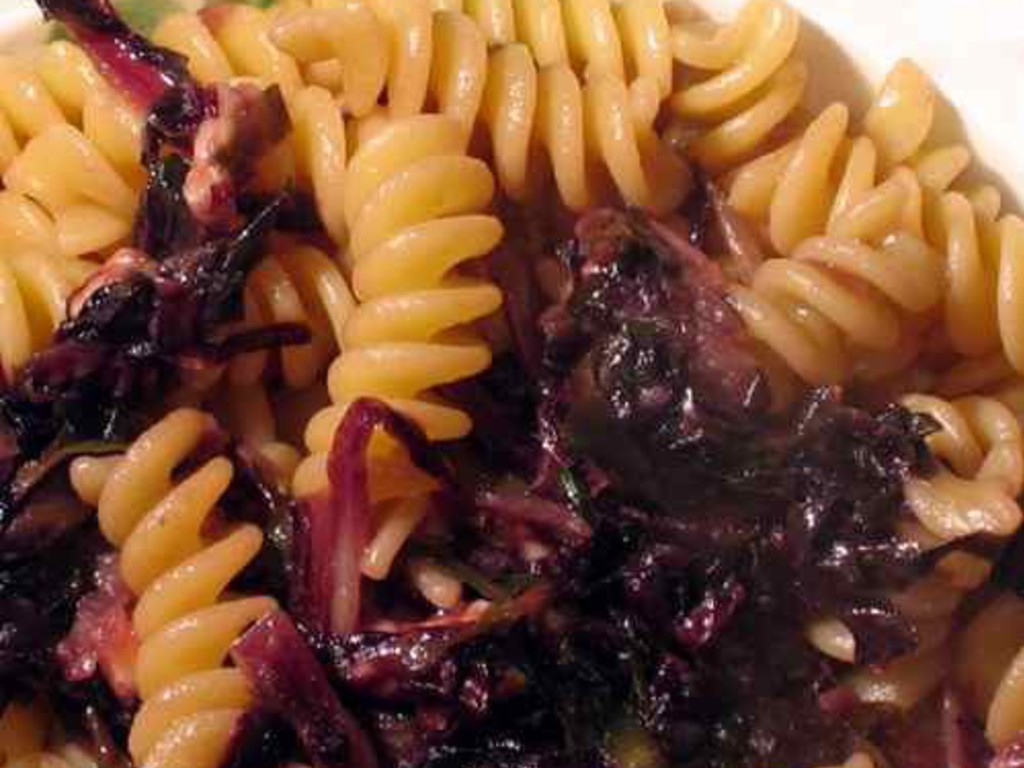 Fusilli con radicchio marinato all'arancia
