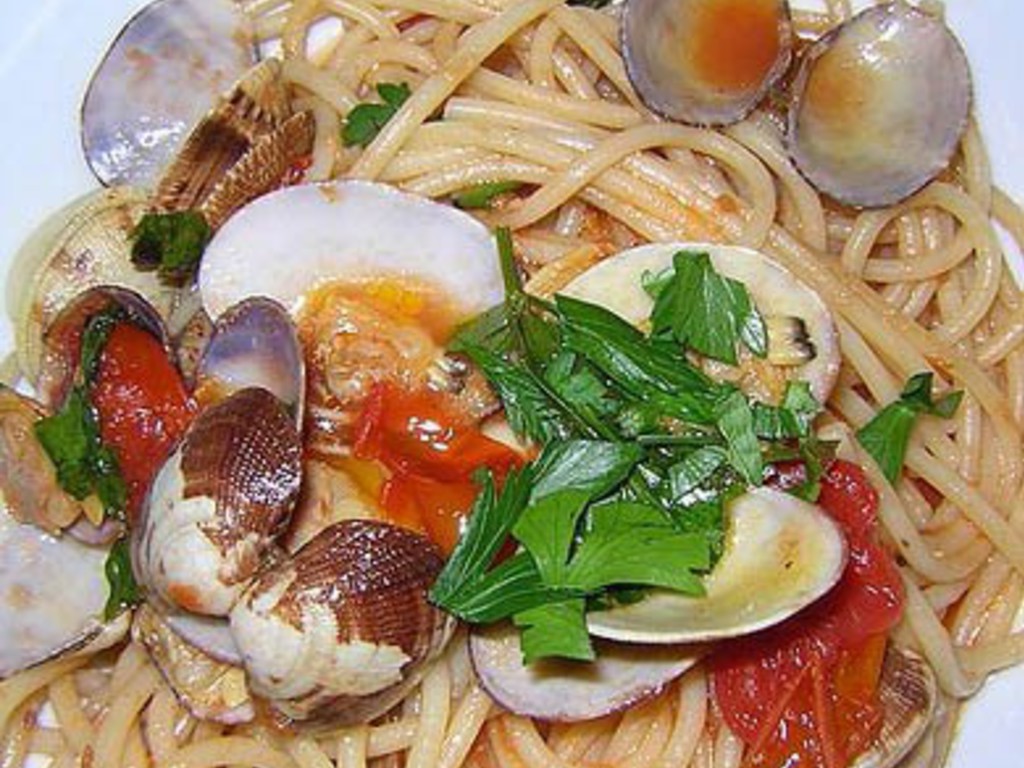 Linguine alle vongole - Lengue ‘e passero a vongole e pummarole