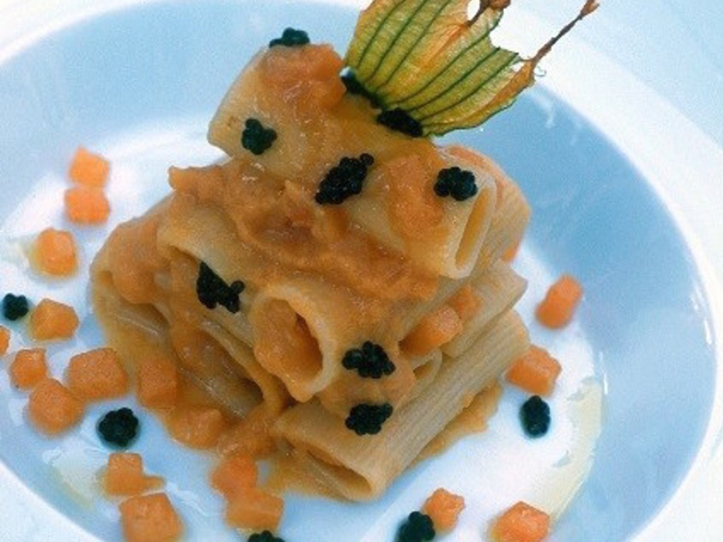 Rigatoni con  zucca, salvia a caviale Sevruga