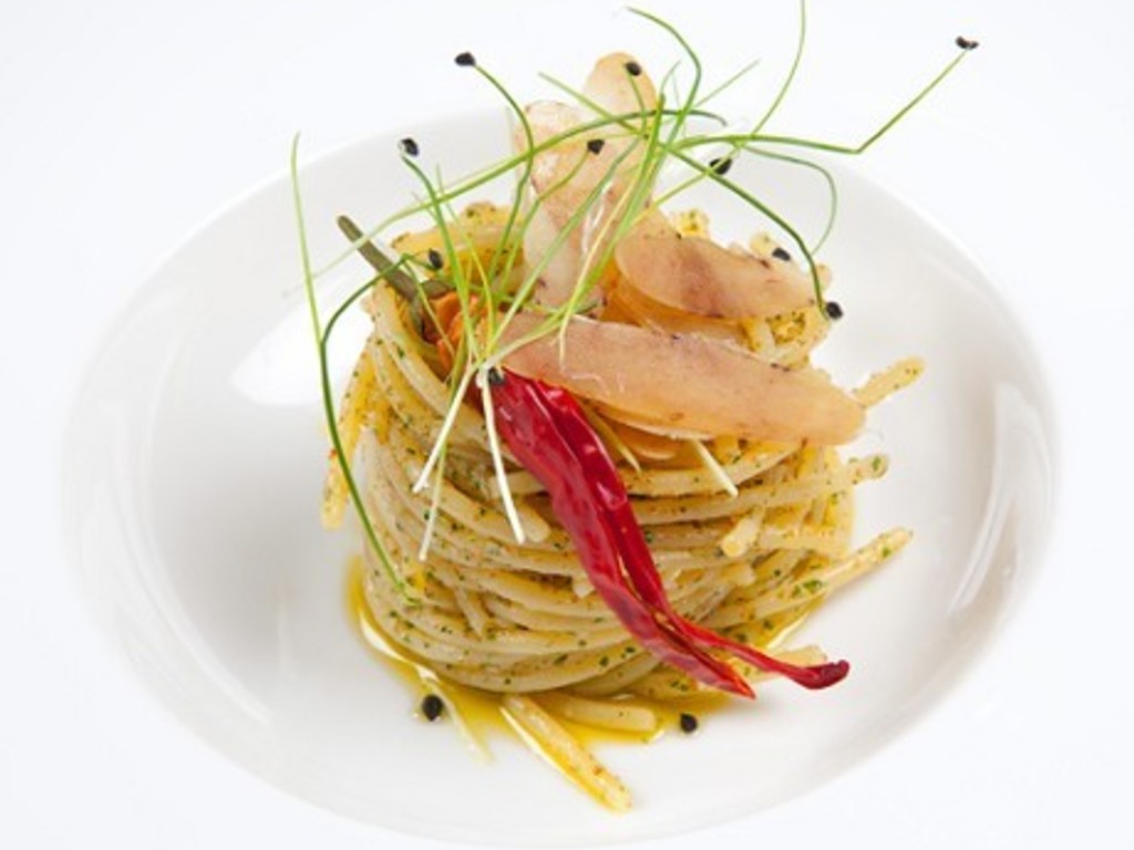 Spaghetti aglio, olio, peperoncino e bottarga di tonno