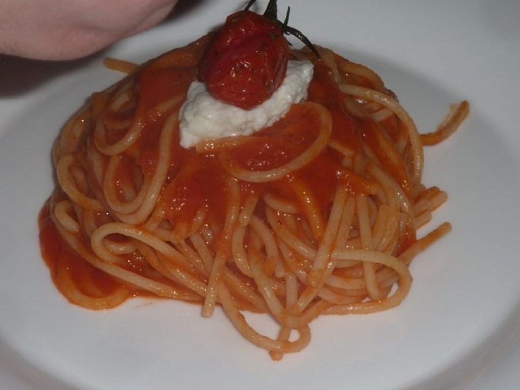 Spaghetti al pomodoro e basilico "Villa Torretta"