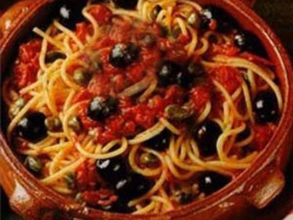 Spaghetti alla puttanesca -Maccarune alla puttanesca