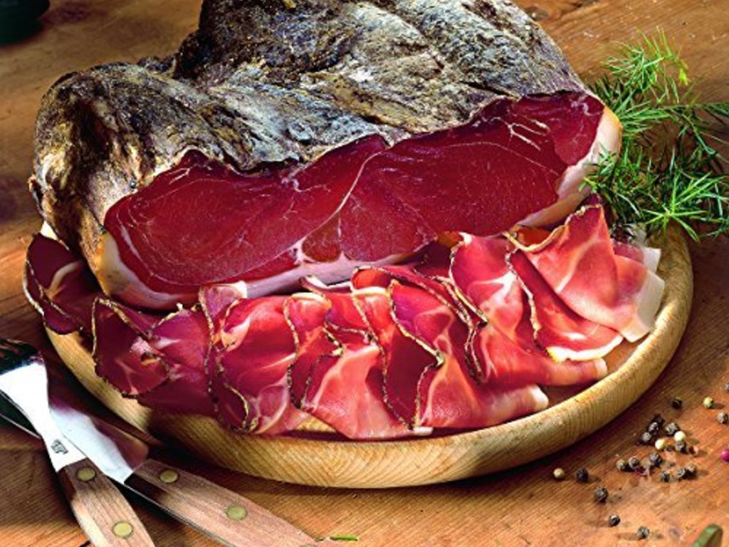 Spaghetti allo speck con carciofi e pomodoro
