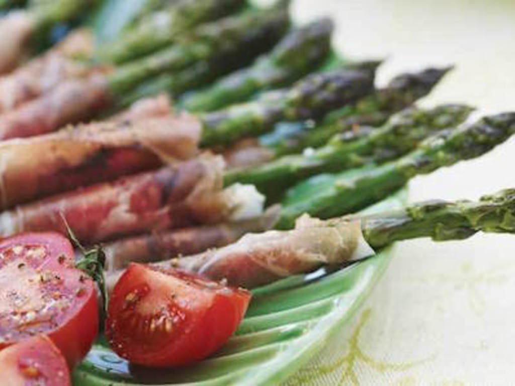 Asparagi alla griglia con prosciutto crudo