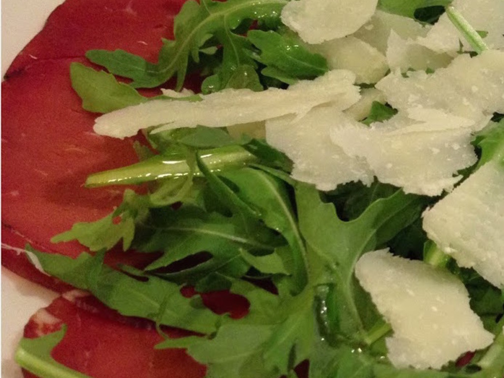 Bresaola con parmigiano e rucola