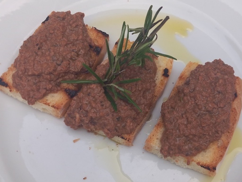 Crostini di fegatini di pollo alla toscana