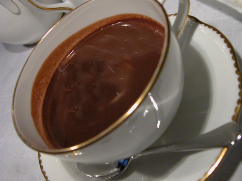 Cioccolata in tazza alla cannella