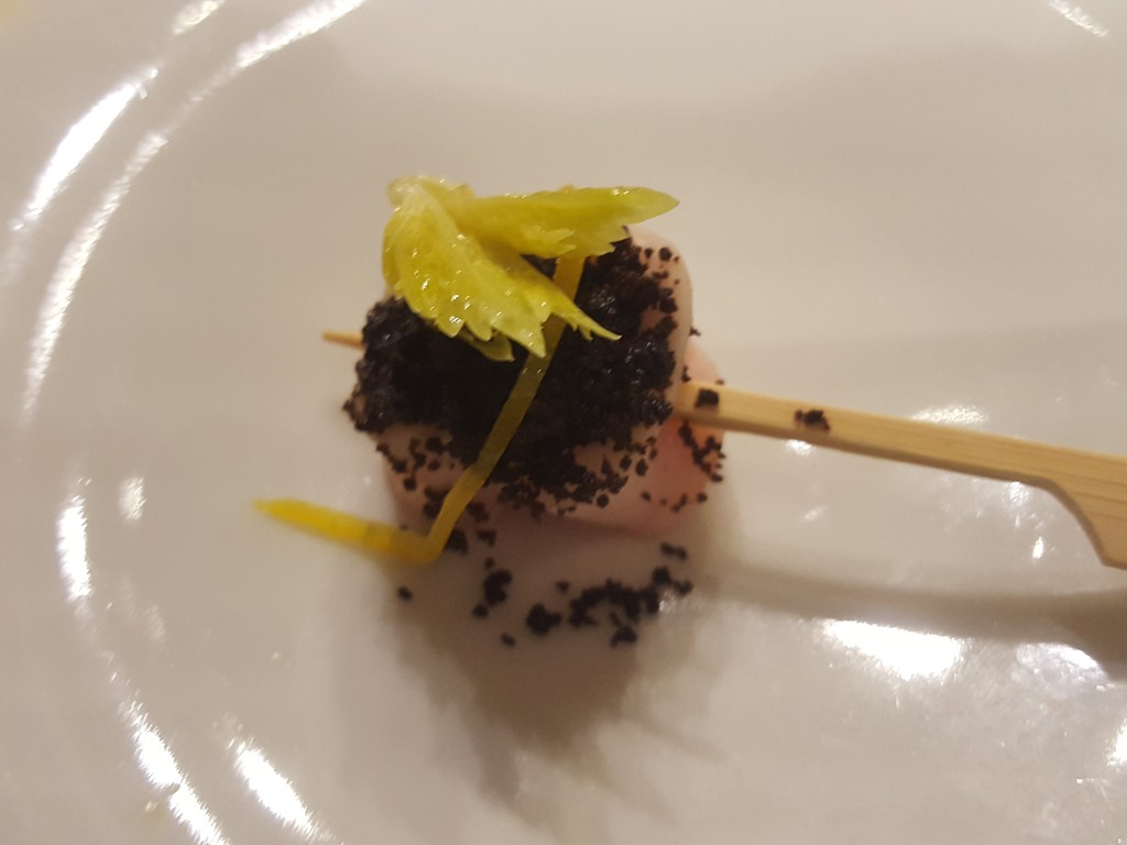 Lombo di coniglio, confetture di cipolle e arancia e Ulidea