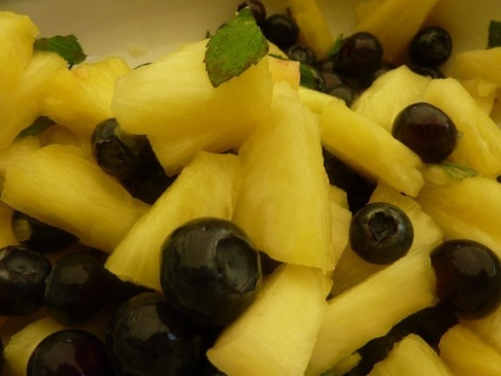 Ananas e mirtilli in macedonia