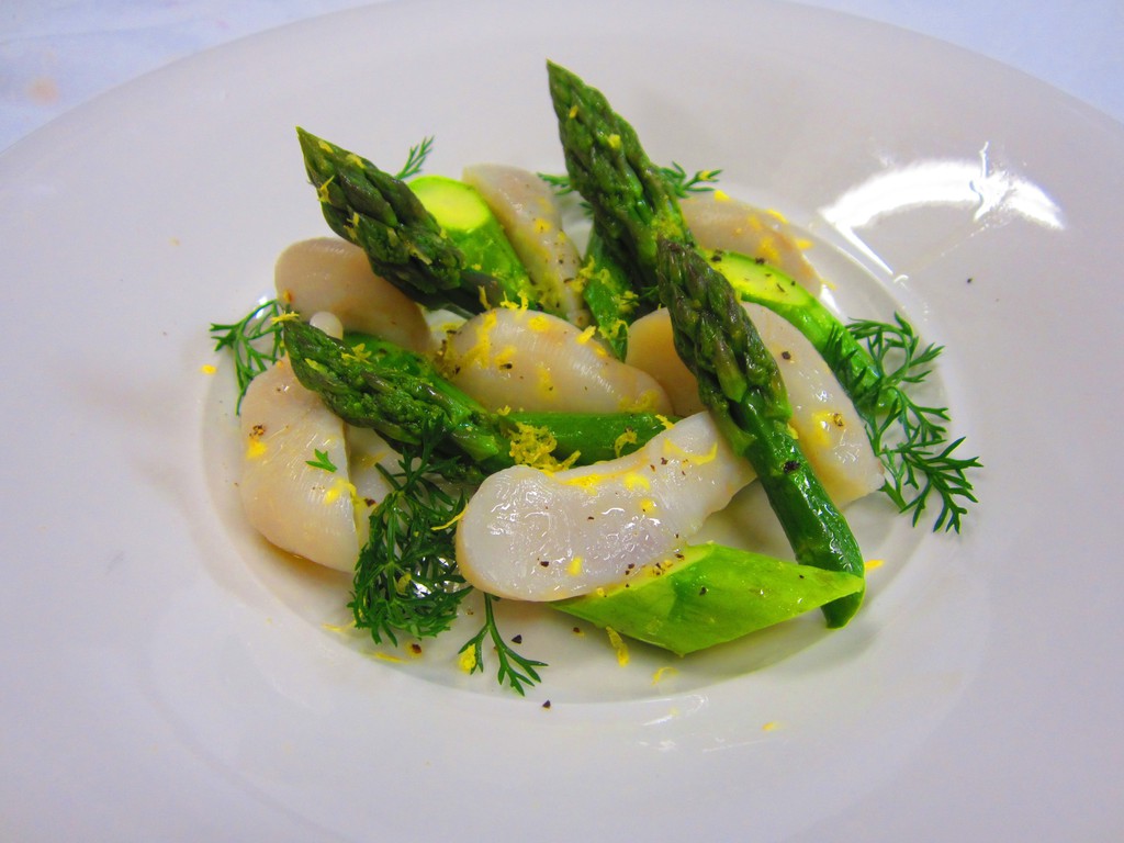 Asparagi e uova di seppia