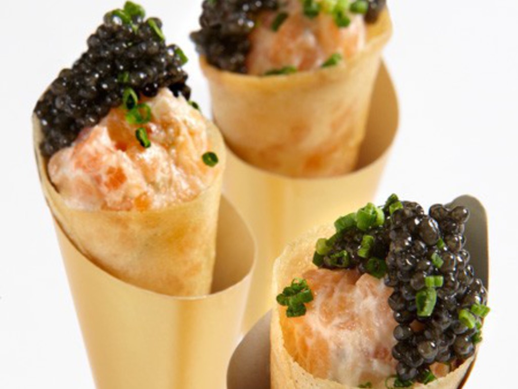 Coni ripieni di mousse di salmone