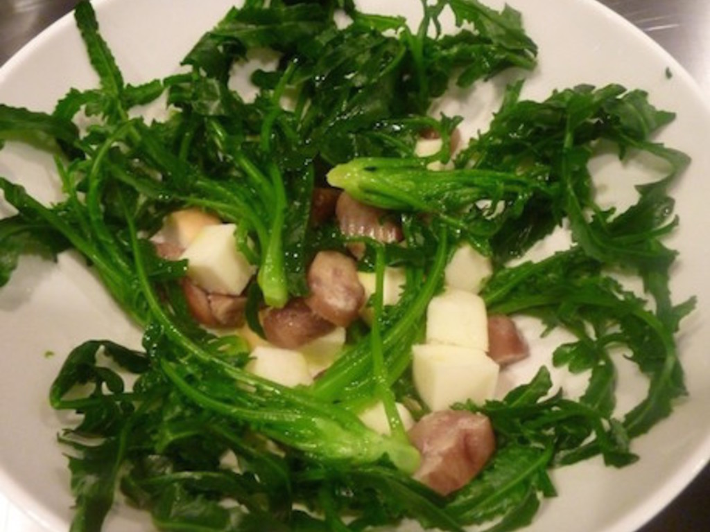 Insalata di broccolo fiolaro , scamorza affumicate e castagne