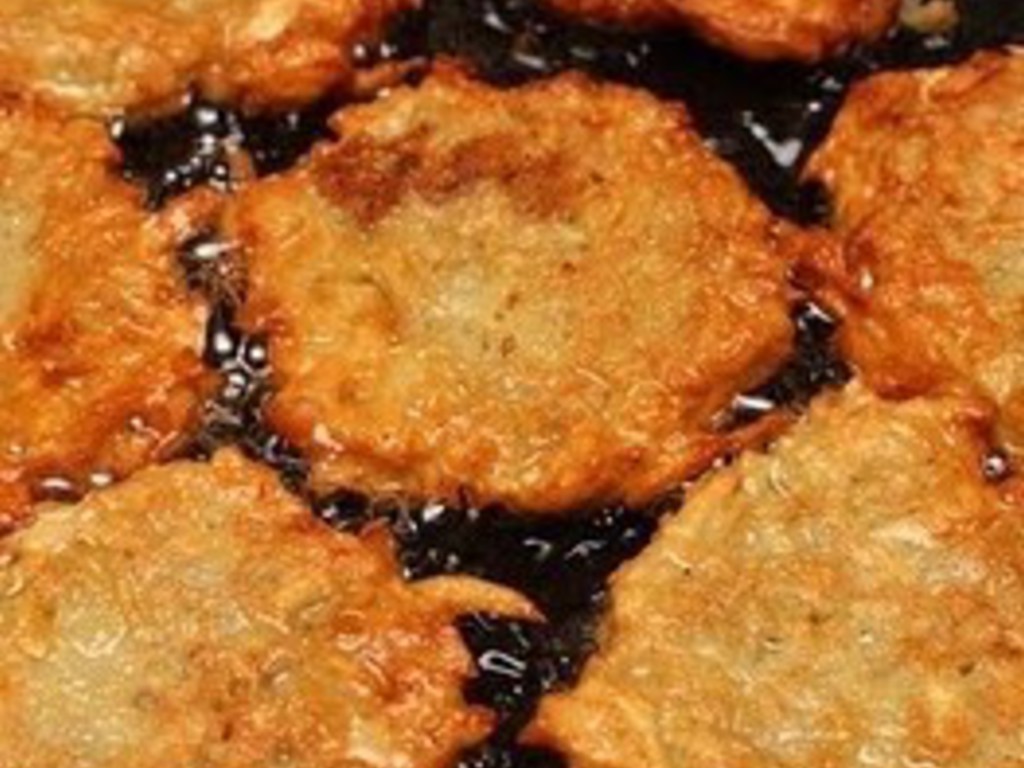 Latke di patate con storione affumicato , crème fraiche alla crema di rafano