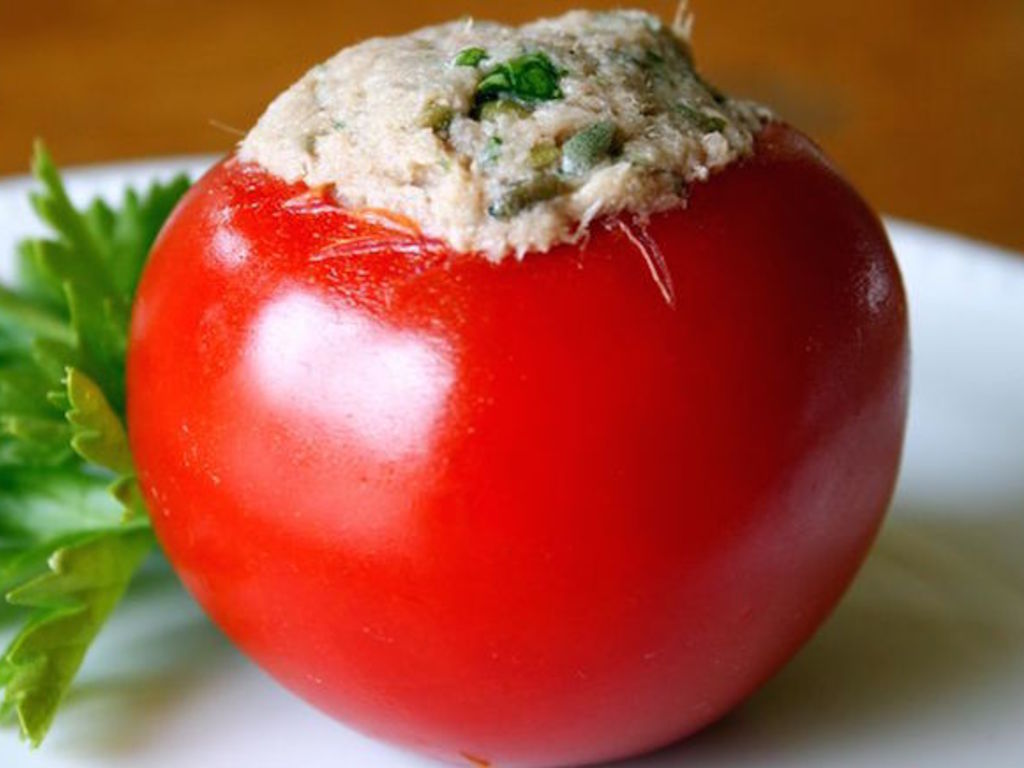 Pomodori ripieni di tonno e capperi