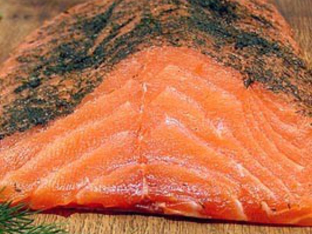 Salmone marinato con salsa all' aneto