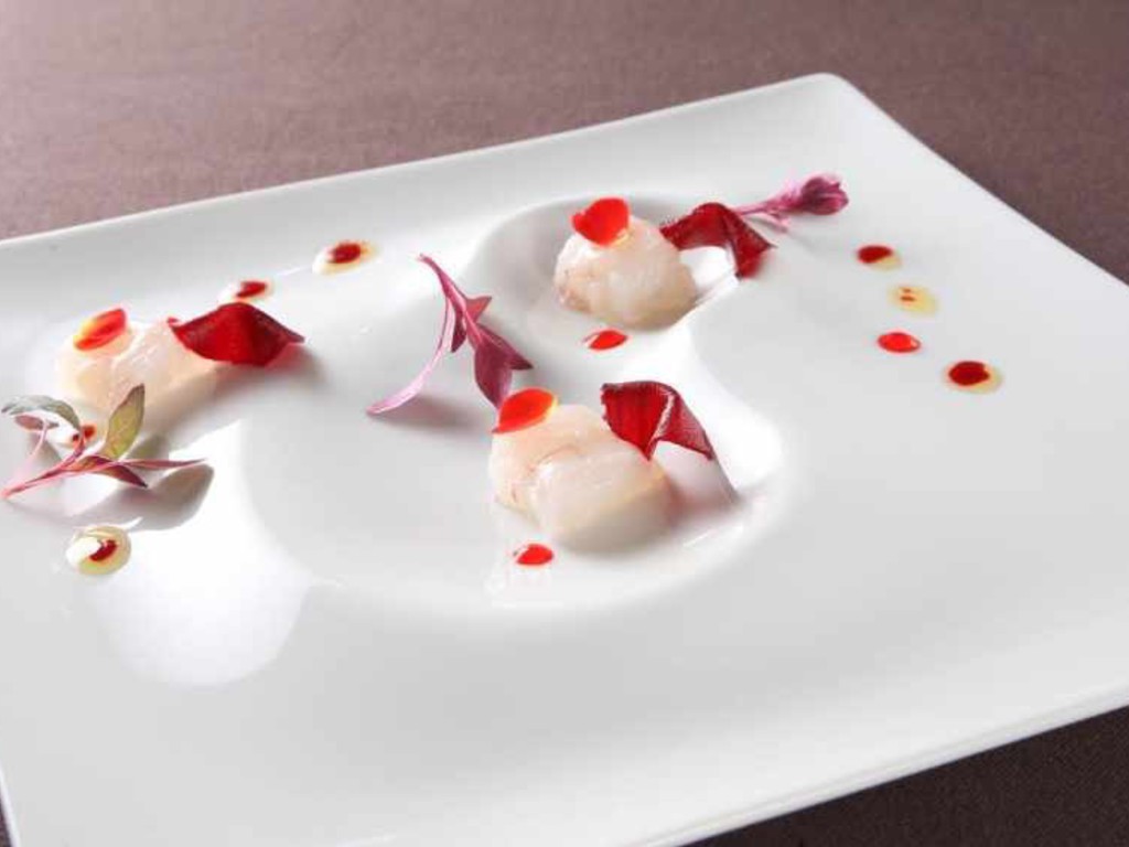 Scampo crudo con gelatina all'acqua di rose