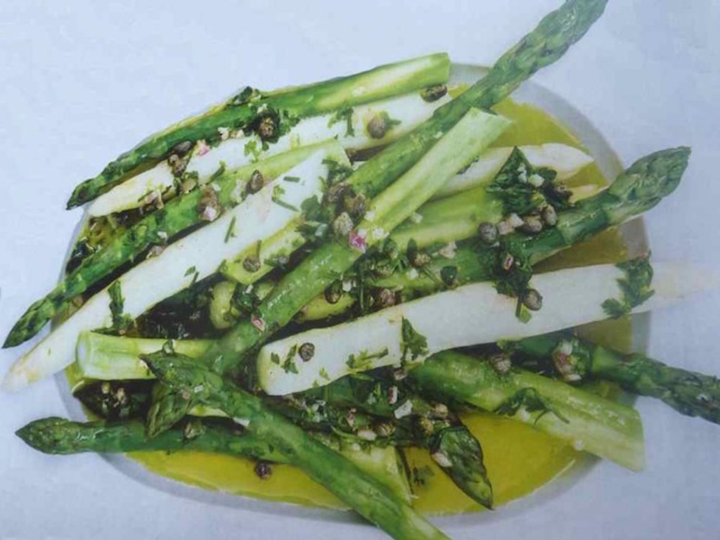 Asparagi con salsa vinaigrette ai capperi