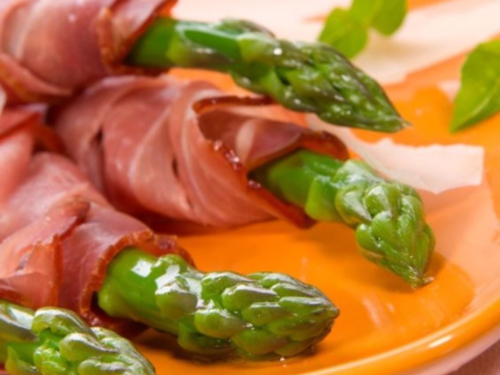 Asparagi BBQ con prosciutto crudo