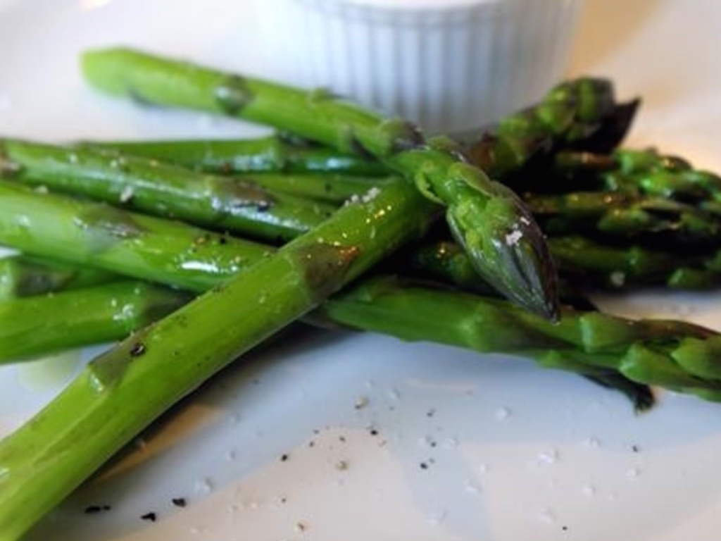 Asparagi in salsa vinaigrette