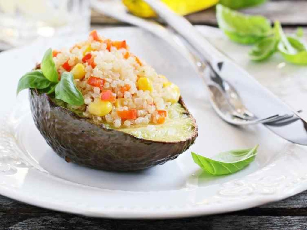 Avocados farciti di quinoa