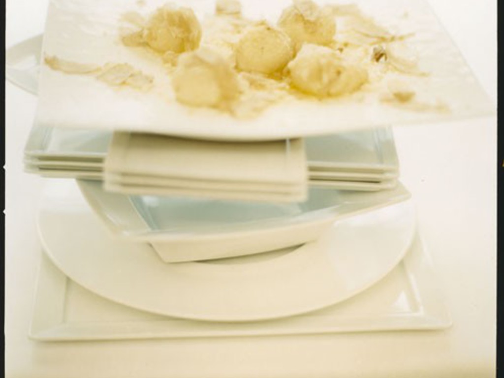 Bignè con fonduta, crema di taleggio e tartufo bianco