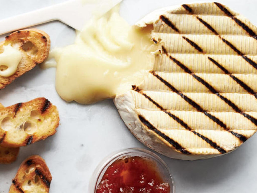 Brie al BBq con marmellata di mele cotogne