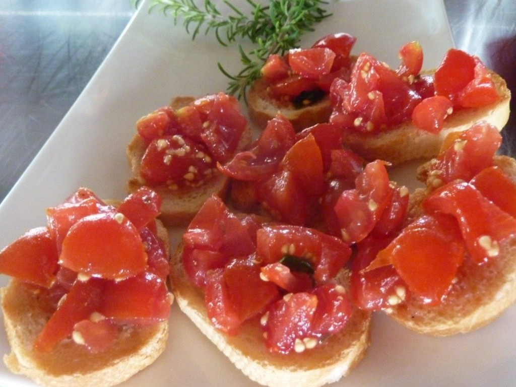 Bruschetta con pomodorini, senza aglio