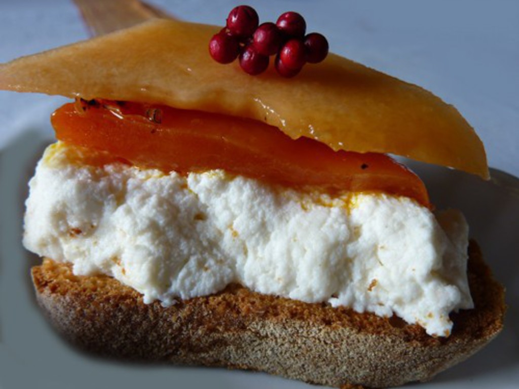 Bruschetta di melone e peperone