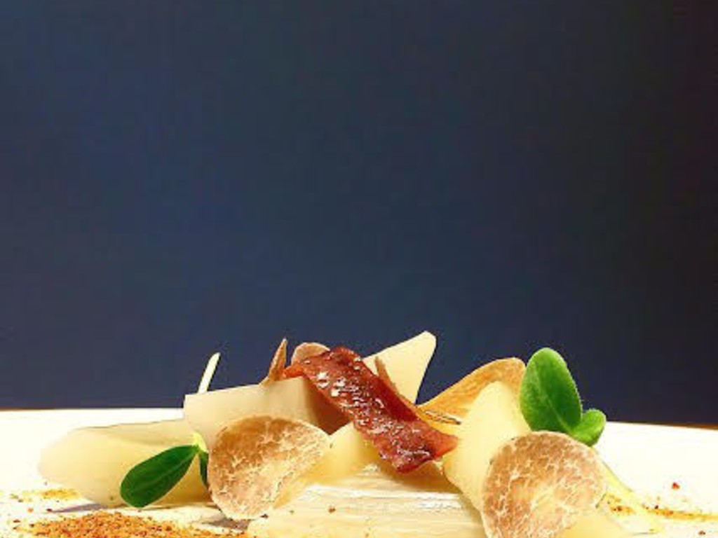 Cardo con pere, acciughe e tartufo bianco