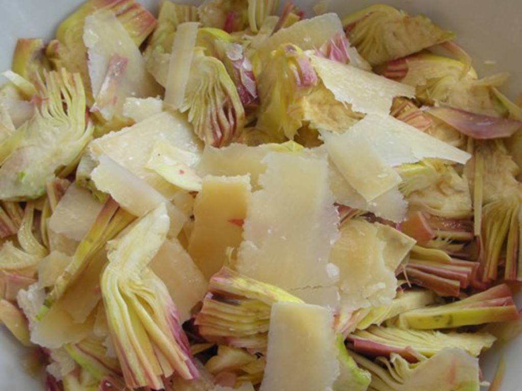 Carpaccio di carciofi con scaglie di grana