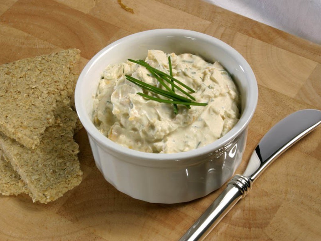 Crema di formaggi con le noci
