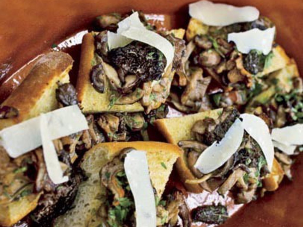 Crostoni di funghi e fontina