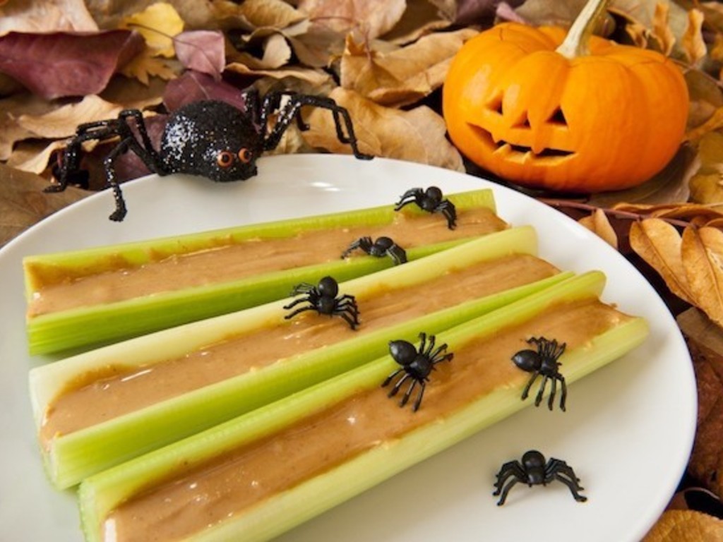 Gambi di sedano e burro di arachidi "Halloween"