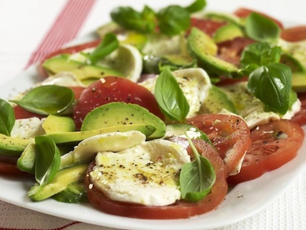 Insalata di Avocado, mozzarella e pomodoro