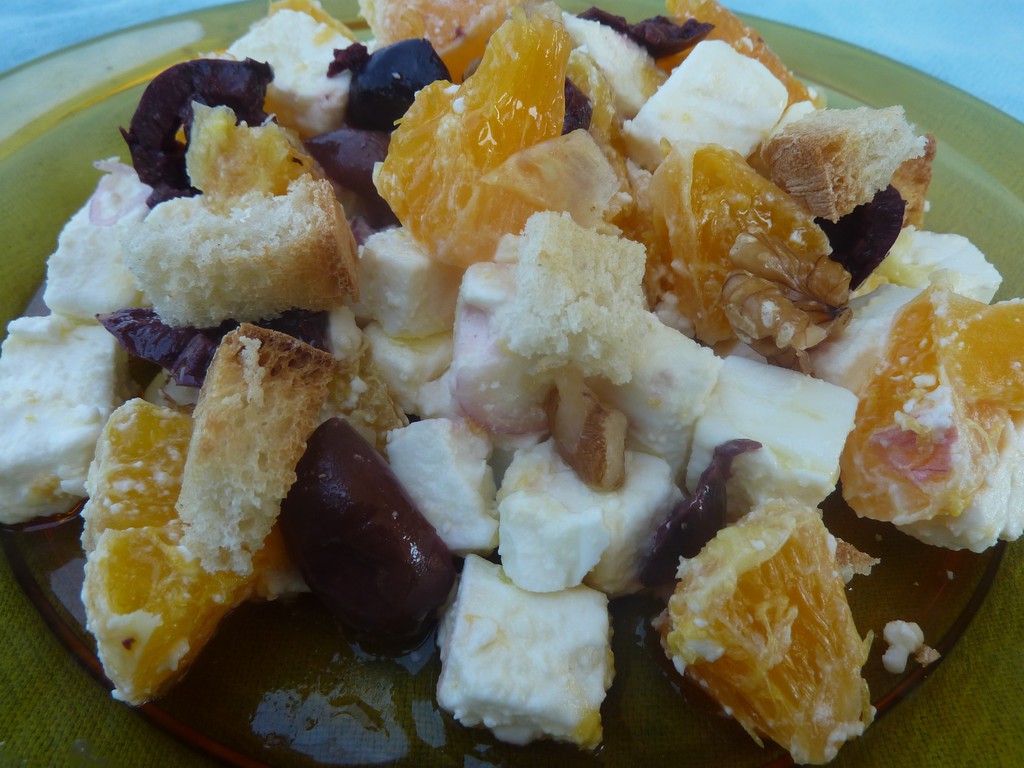 Insalata di feta, arance e noci