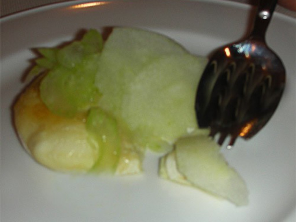 Insalata di sedano, mela e toma arrostita