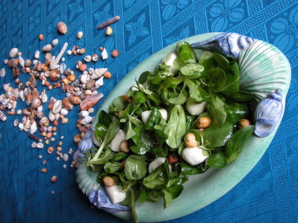 Insalata di valeriana e ovoline